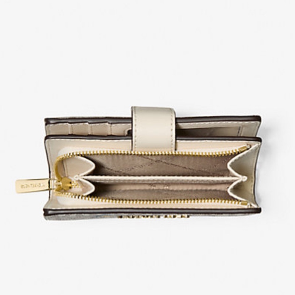 Michael Kors Jet Set Medium Printed Signature
Logo Wallet - Picture 2 of 3
